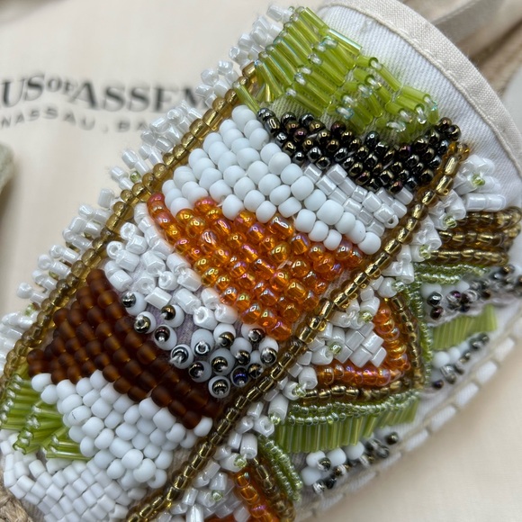 NWT HAUS ASSEMBLY of Nassau, Bahamas beaded espadrilles and matching clutch set. - Picture 5 of 5
